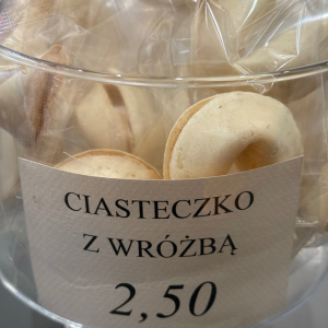 CIASTECZKO Z WRÓŻBĄ